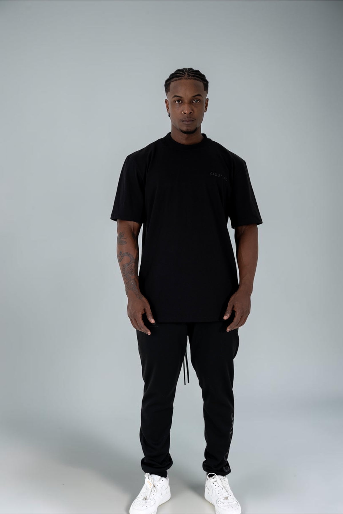 BASIC BLACK TEE