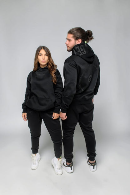 Set Black on Black streetwear negro CLOUT.INC, buzo y jogger