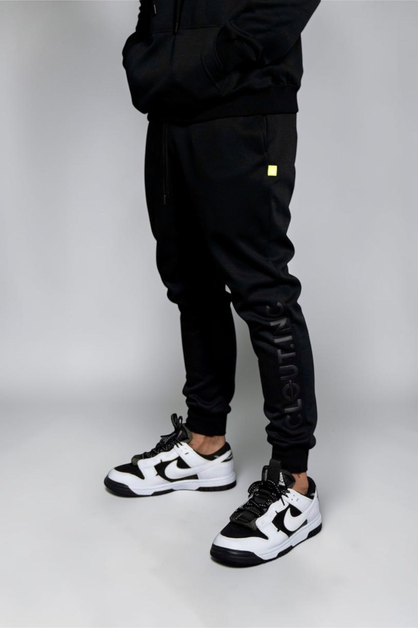 JOGGER BLACK ON BLACK