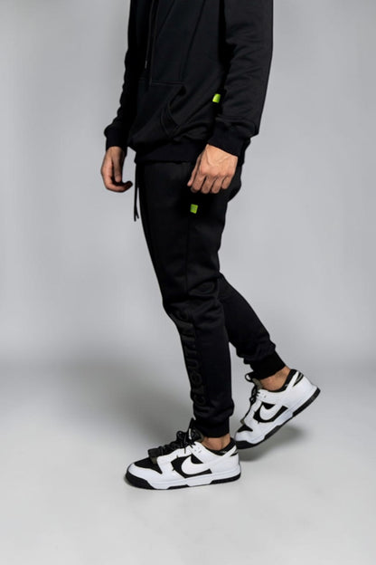 JOGGER BLACK ON BLACK
