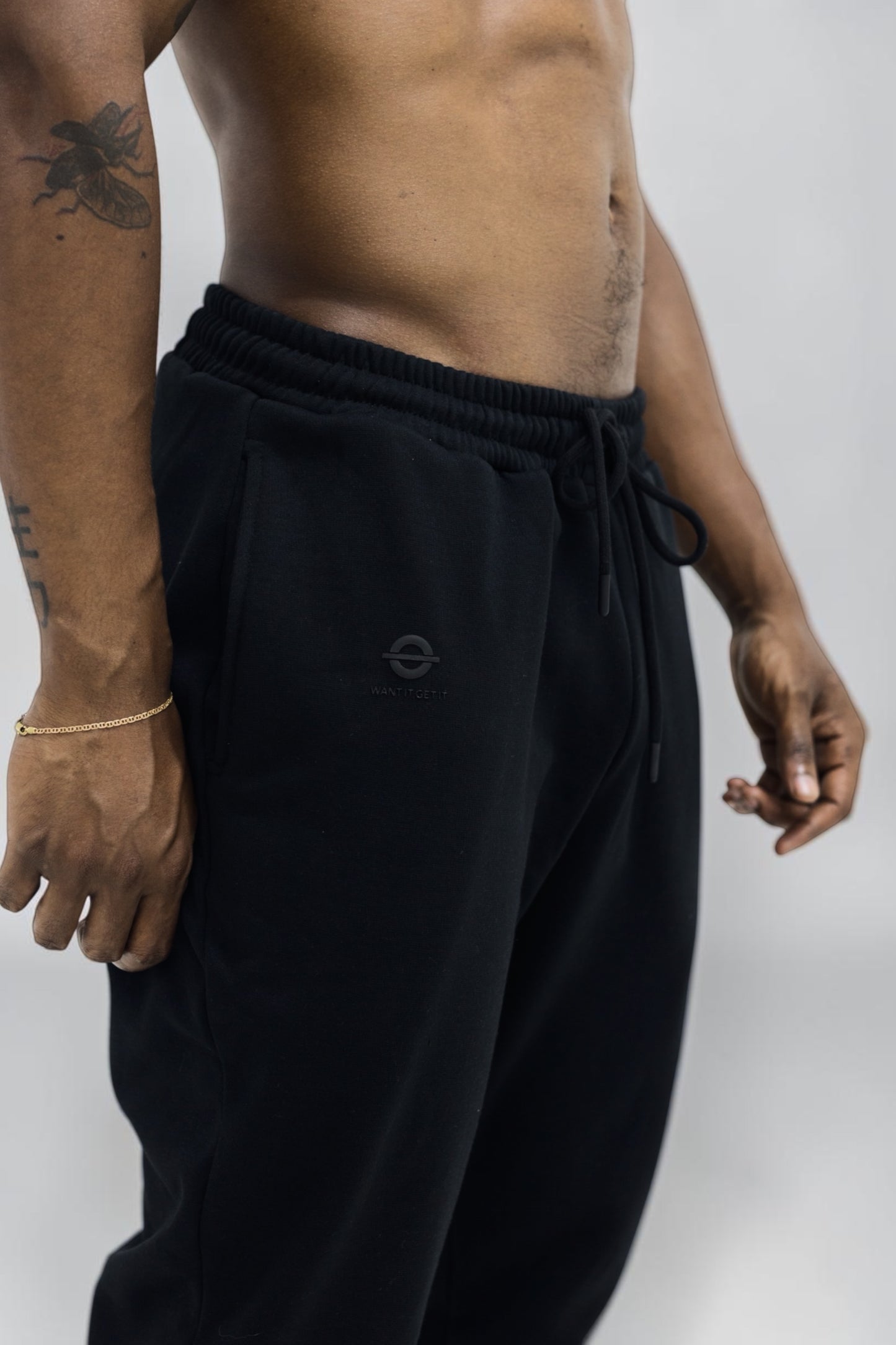 JOGGER BLACK ON BLACK