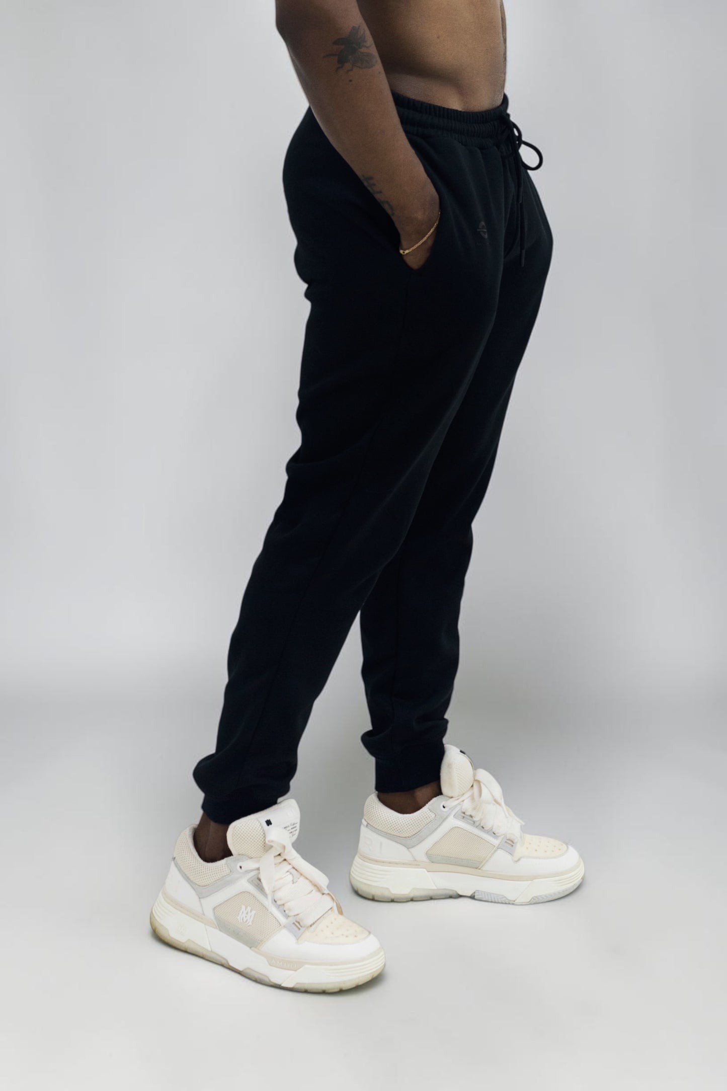 JOGGER BLACK ON BLACK