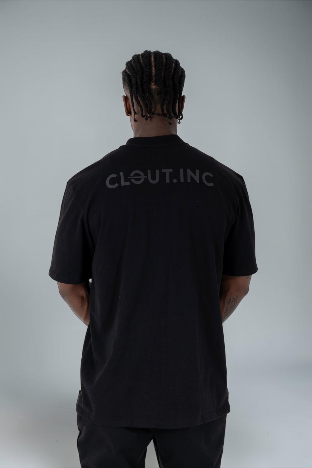 Camiseta Basic Black negra streetwear CLOUT.INC