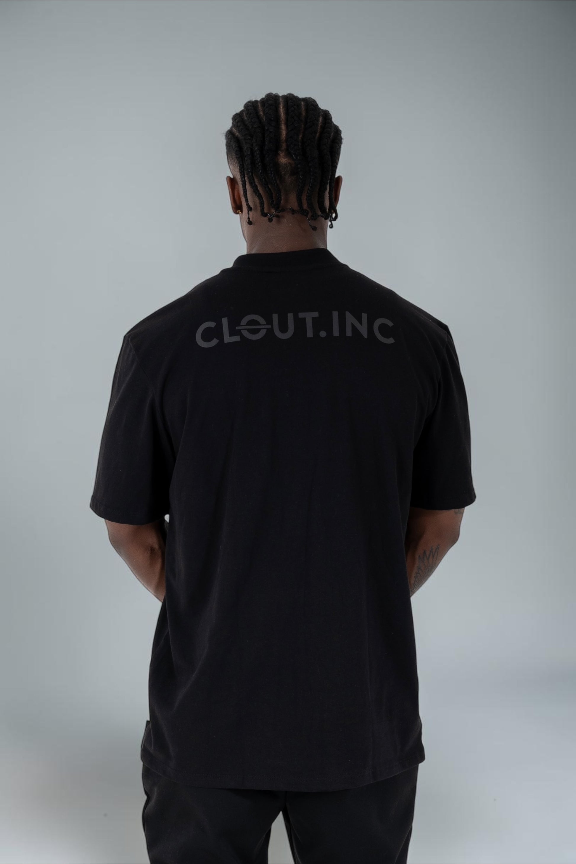 Camiseta Basic Black negra streetwear CLOUT.INC