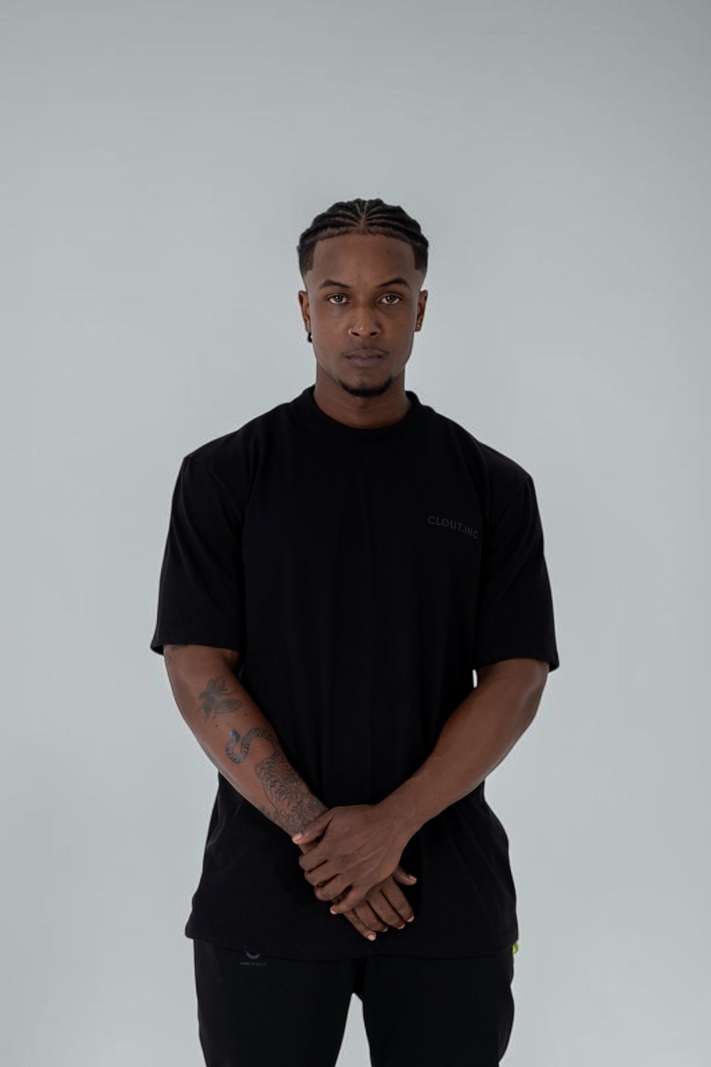 BASIC BLACK TEE