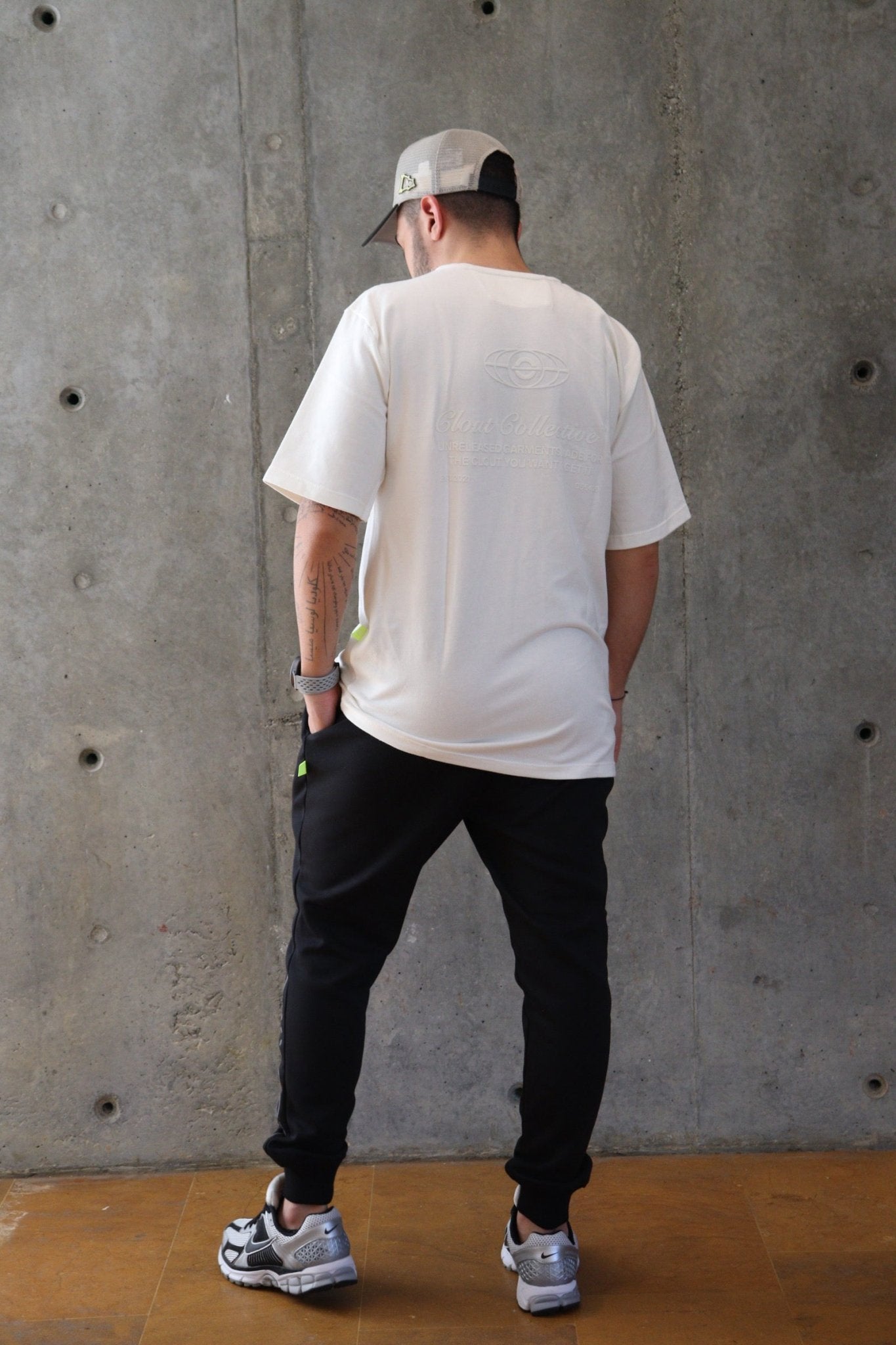 WHITE COLLECTIVE - Clout.Inc